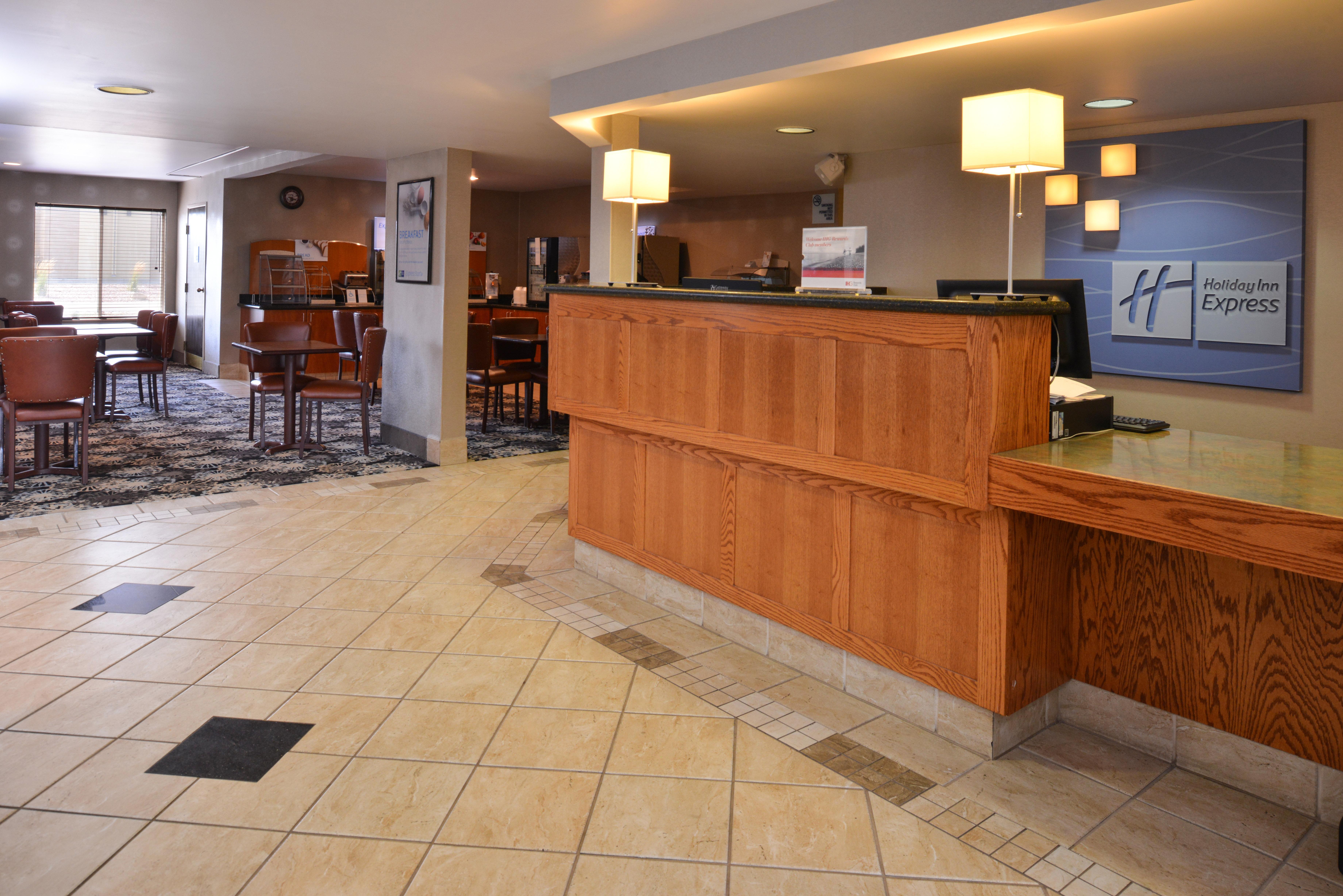 Holiday Inn Express La Junta By Ihg Exterior photo