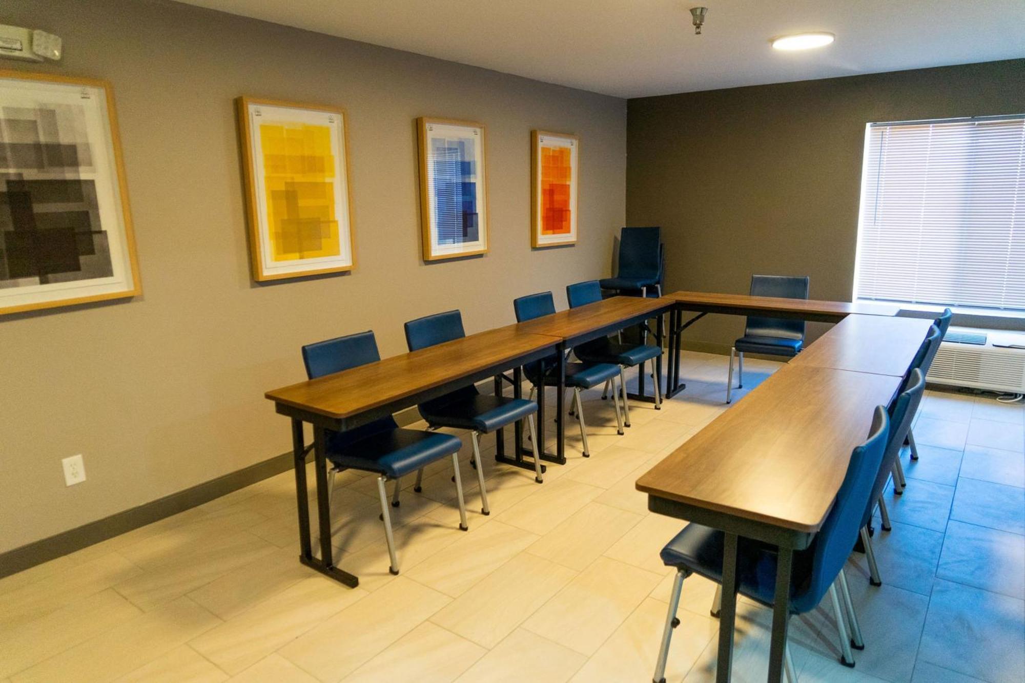 Holiday Inn Express La Junta By Ihg Exterior photo