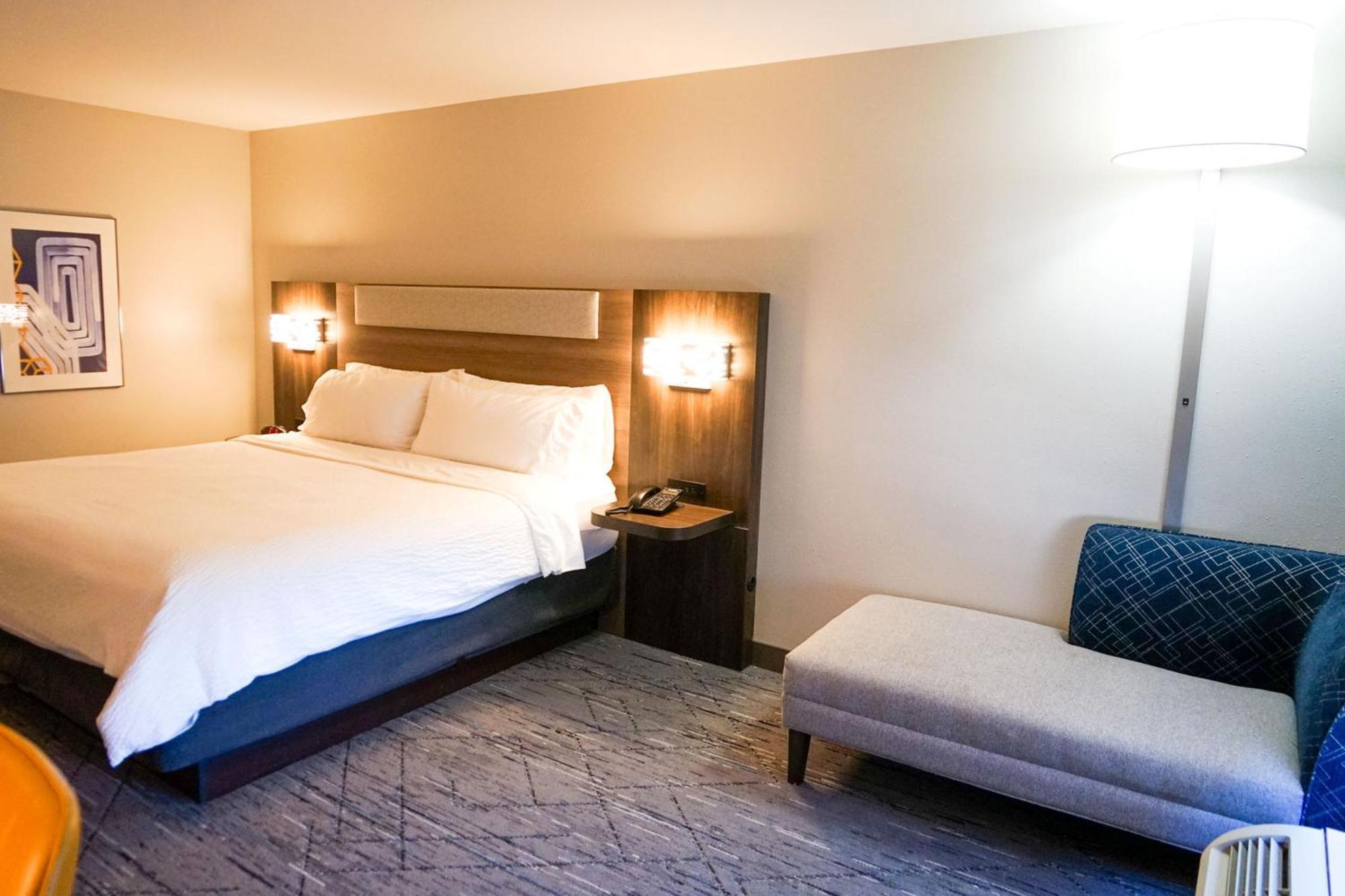 Holiday Inn Express La Junta By Ihg Exterior photo